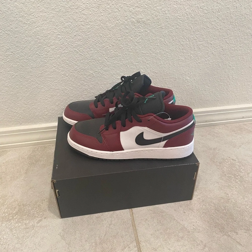 NEW! Air Jordan 1 Low SE Dark Beetroot Roma Green White Black Size 5.5Y